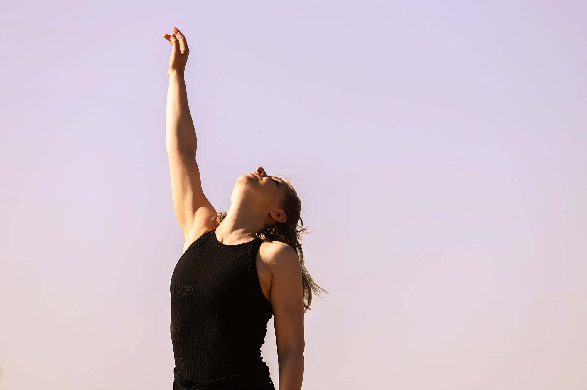 Les émotions positives aide à trouver le bonheur grâce à l'hypnose